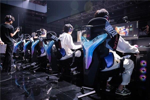 业赛指定用椅 傲风G7凭啥这么火开元棋牌明星直播同款 英雄联盟职(图2)